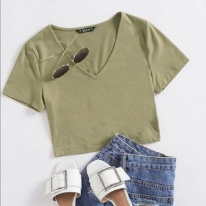 NWOT SHEIN GREEN CROPPED V-NECK T-SHIRT